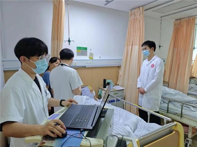 从“医学生”到“医生”—— 温医大大西洋娱乐城
“全科心·海岛情”暑期实践队开展沉浸式职业医生体验 